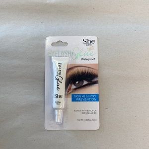 Waterproof eyelash glue 🫧